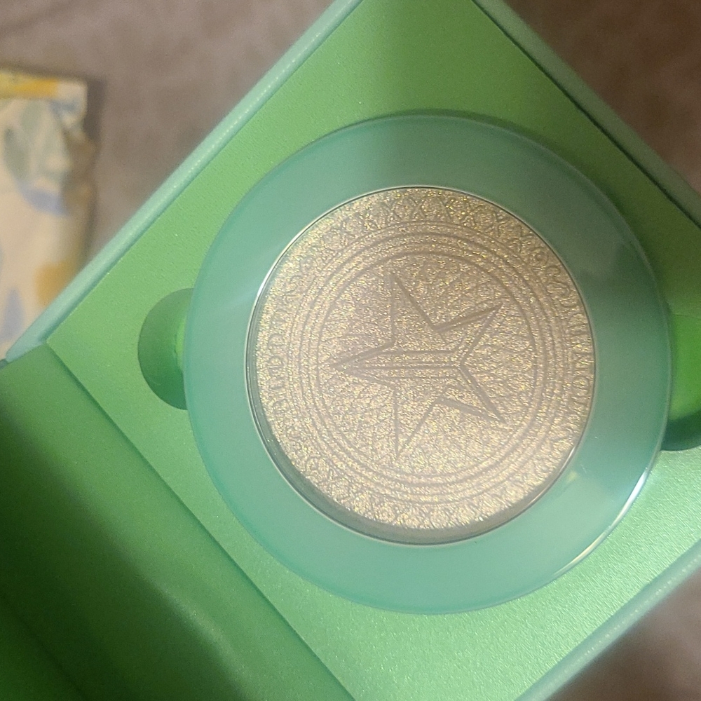 Jeffree Star Extreme Highlighter
